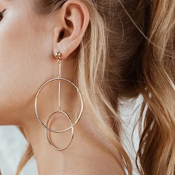 NEW!💙💎MODERN MINIMALIST CIRCLE HOOPS!💎💙GOLDEN! - Picture 3 of 8
